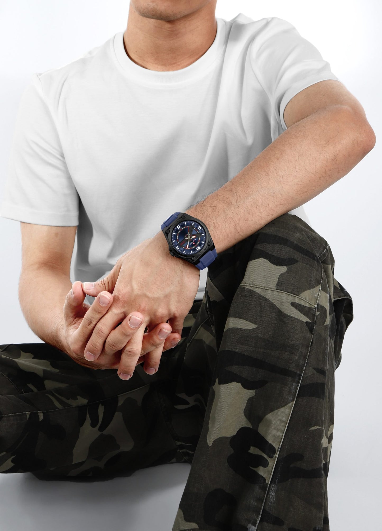 NAVIFORCE NF9260 "Blue Horizon" High-Performance Quartz Watch featuring Skeletonized Layered Cross Design