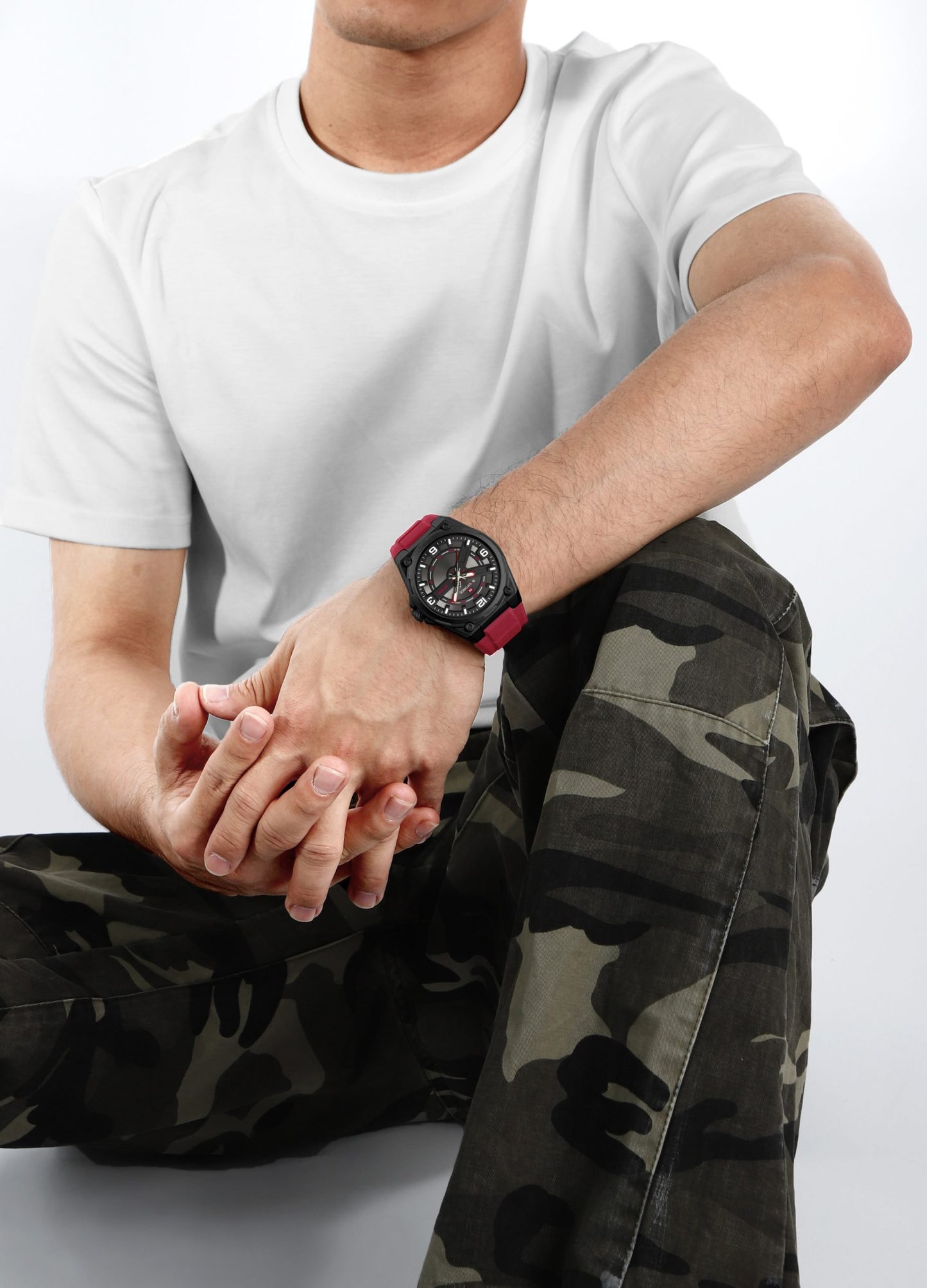 NAVIFORCE NF9260 "Red Horizon" High-Performance Quartz Watch featuring Skeletonized Layered Cross Design